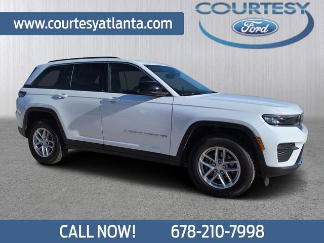 2023 Jeep Grand Cherokee Laredo 4WD