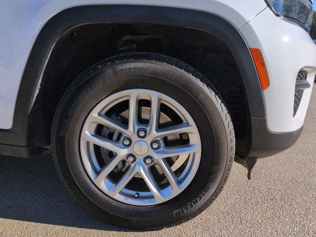 2023 Jeep Grand Cherokee Laredo 4WD
