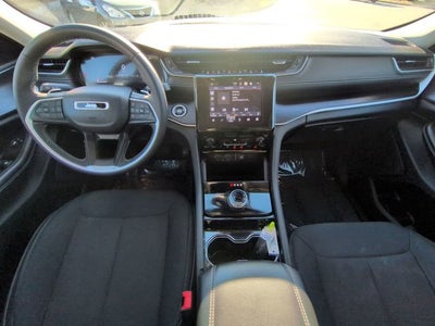 2023 Jeep Grand Cherokee Laredo 4WD