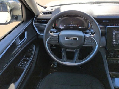 2023 Jeep Grand Cherokee Laredo 4WD