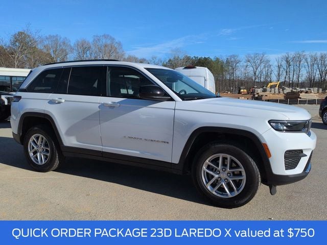 2023 Jeep Grand Cherokee Laredo 4WD