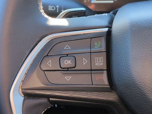 2023 Jeep Grand Cherokee Laredo 4WD