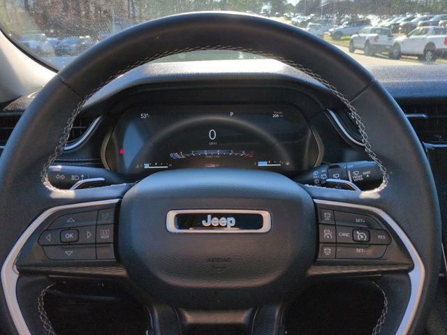 2023 Jeep Grand Cherokee Laredo 4WD