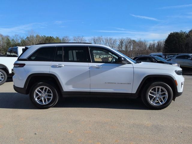 2023 Jeep Grand Cherokee Laredo 4WD