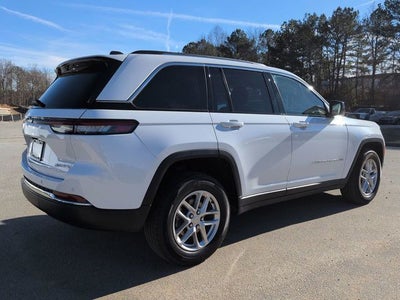 2023 Jeep Grand Cherokee Laredo 4WD