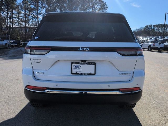 2023 Jeep Grand Cherokee Laredo 4WD