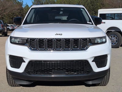 2023 Jeep Grand Cherokee Laredo 4WD