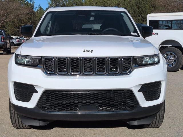 2023 Jeep Grand Cherokee Laredo 4WD