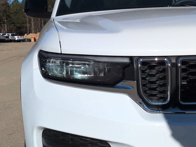 2023 Jeep Grand Cherokee Laredo 4WD