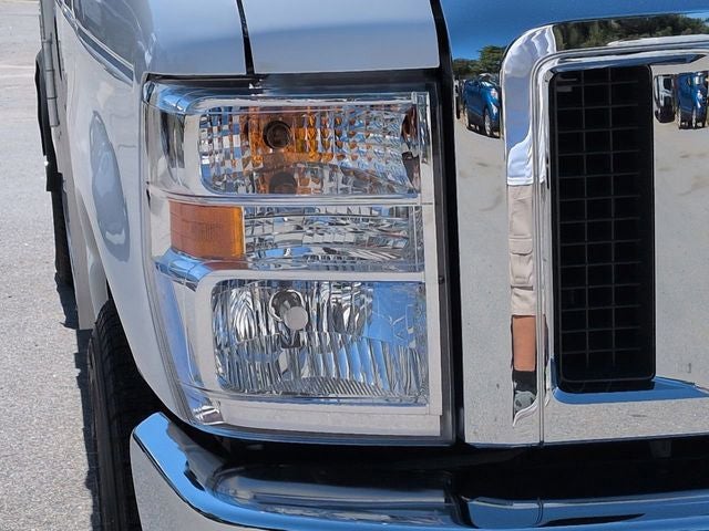 2025 Ford E-350SD Base Cutaway