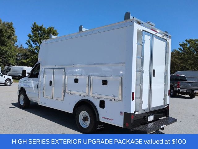 2025 Ford E-350SD Base Cutaway