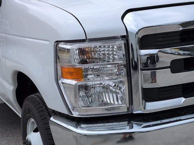 2027 Ford E-350SD Base Cutaway
