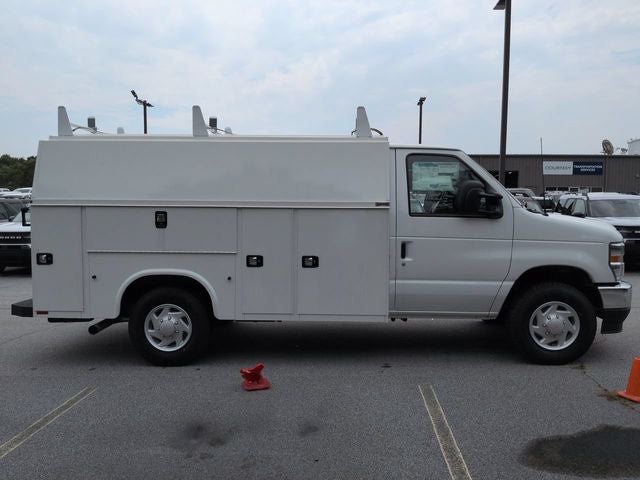 2026 Ford E-350SD Base Cutaway