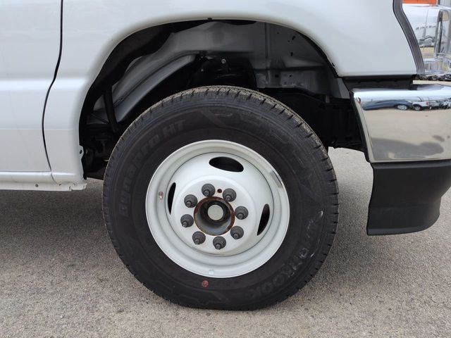 2025 Ford E-350SD Base Cutaway