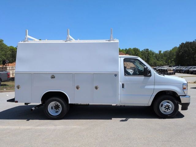 2026 Ford E-350SD Base Cutaway