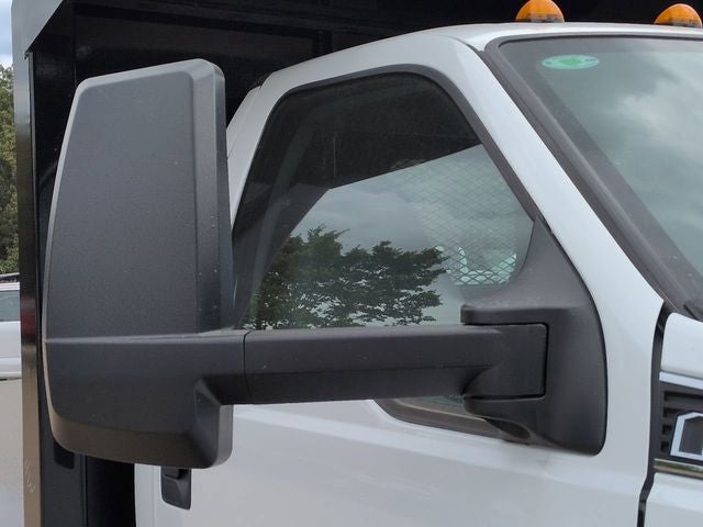 2027 Ford F-750SD Base