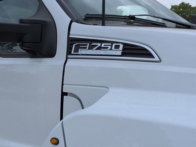 2027 Ford F-750SD Base