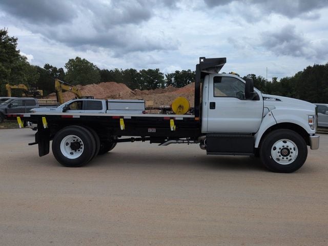 2027 Ford F-750SD Base