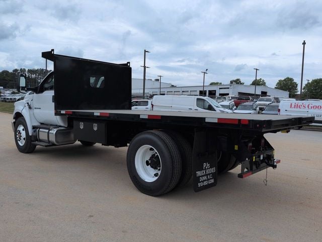 2027 Ford F-750SD Base