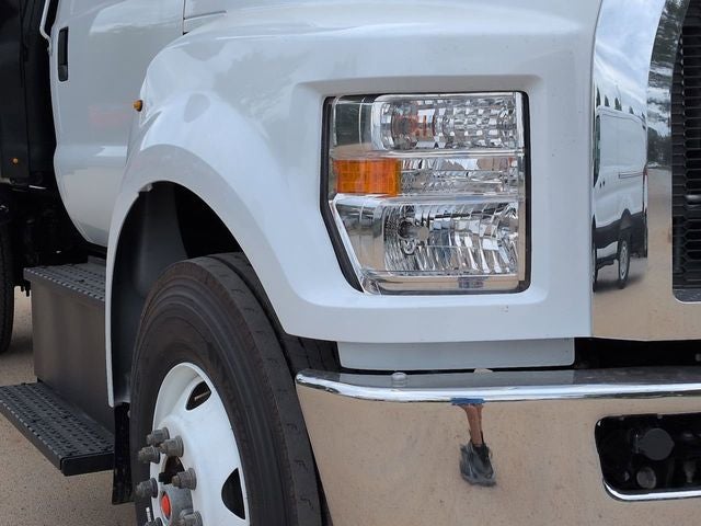 2027 Ford F-750SD Base