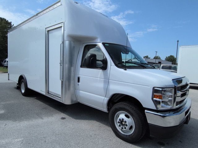 2027 Ford E-450SD Base