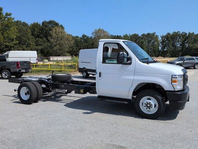 2026 Ford E-450SD Base DRW