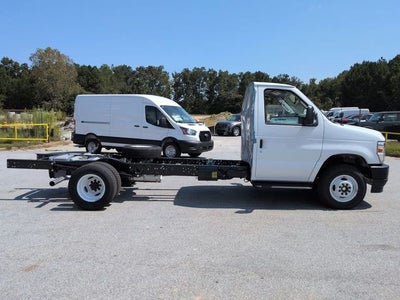 2026 Ford E-450SD Base DRW