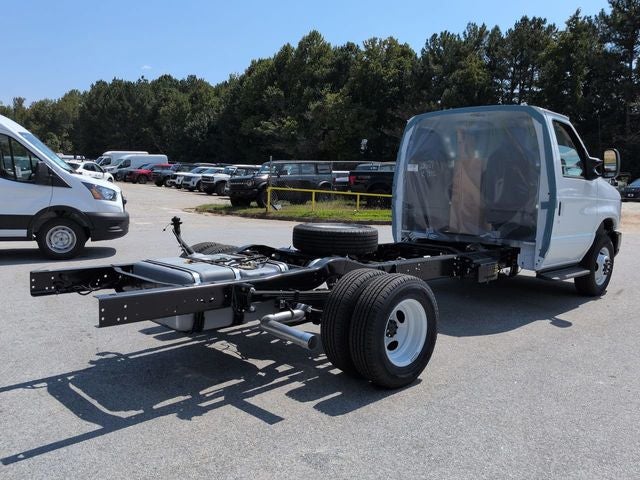 2026 Ford E-450SD Base DRW