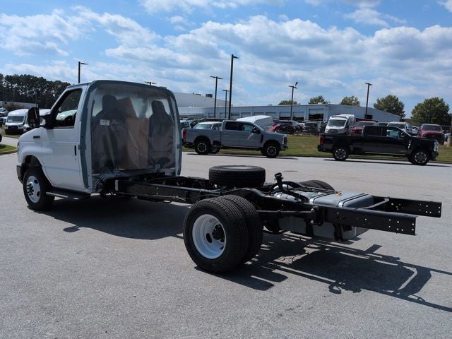 2026 Ford E-450SD Base DRW
