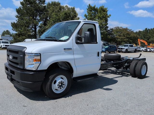 2026 Ford E-450SD Base DRW