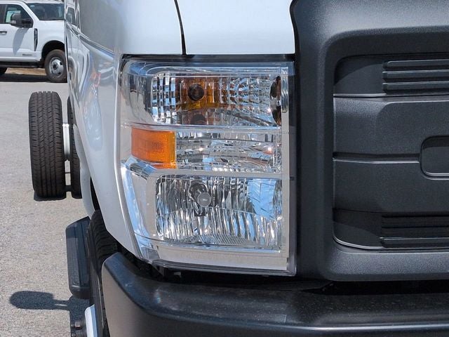 2026 Ford E-450SD Base DRW