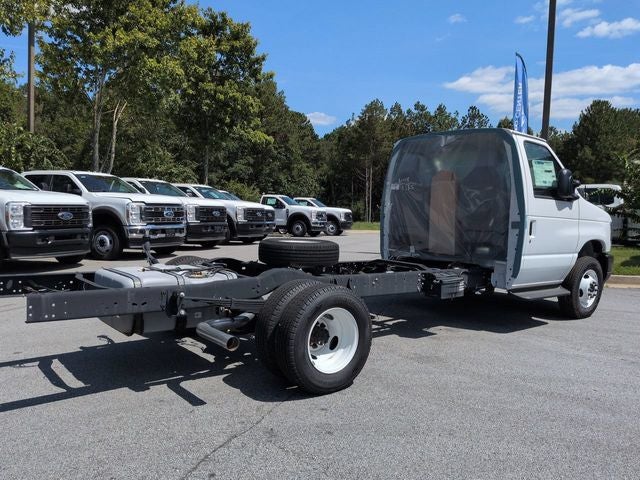 2026 Ford E-450SD Base DRW