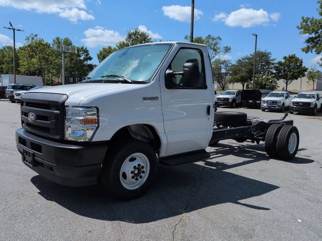 2026 Ford E-450SD Base DRW