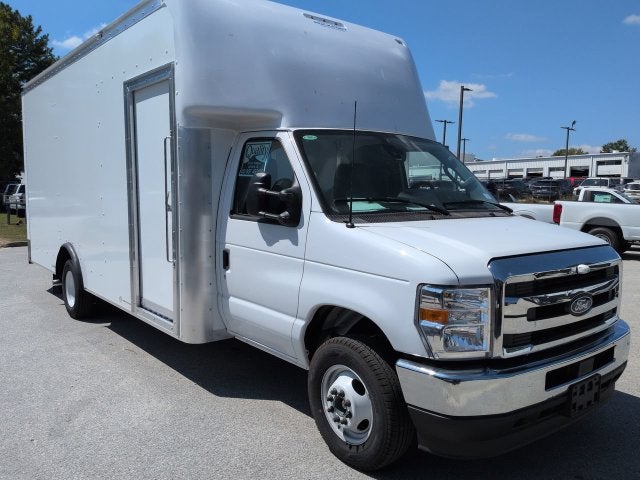 2027 Ford E-450SD Base