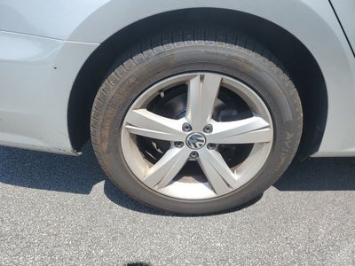 2014 Volkswagen Passat 1.8T Wolfsburg Edition