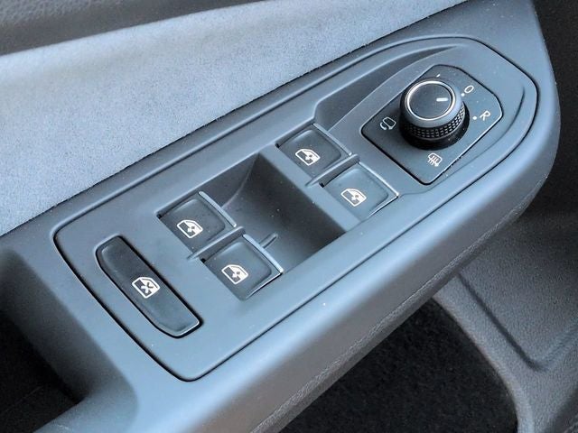2026 Volkswagen Golf R Base AWD Euro