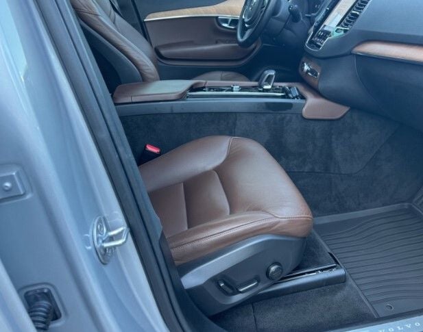 2023 Volvo XC90 B5 Plus AWD